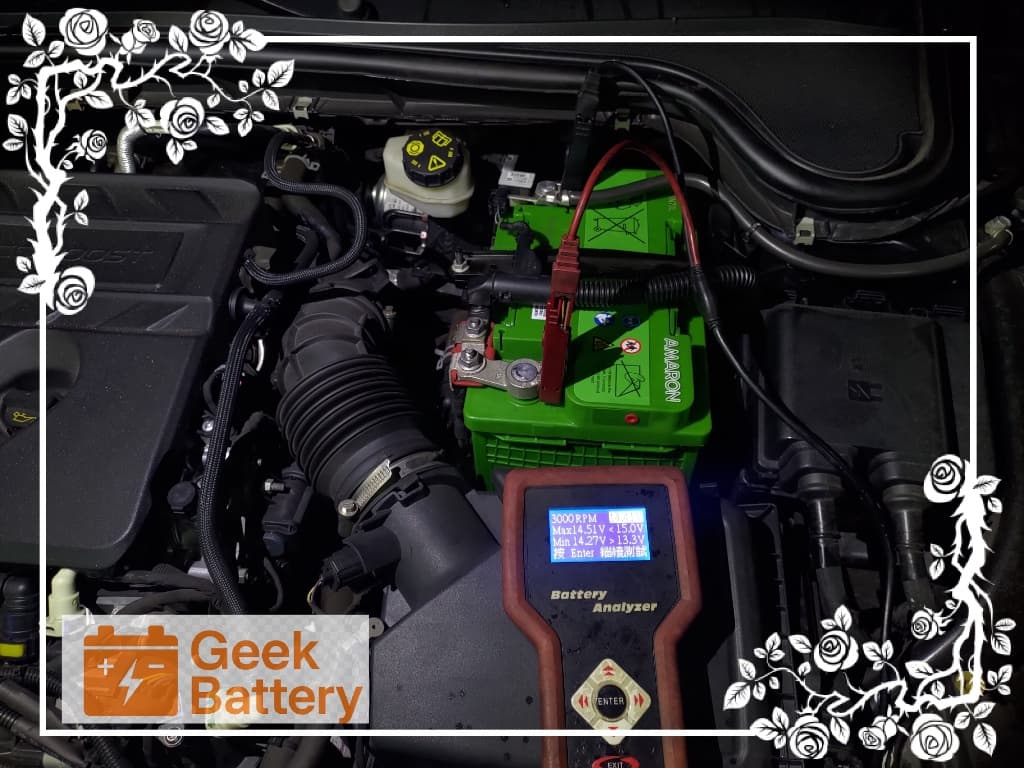 Ford Focus 引擎提升至 3000 轉進行發電機電壓負載測試，確認電壓穩定在標準範圍內