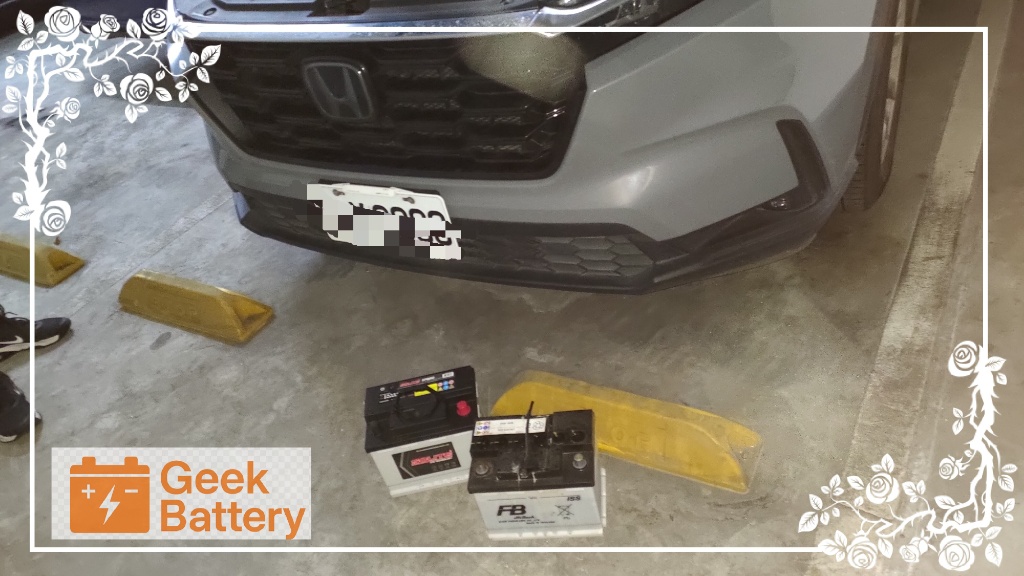 HONDA CR-V 6代新舊LN2 EFB電瓶對照，原車電瓶拆除並完成底座酸液清潔後準備更換