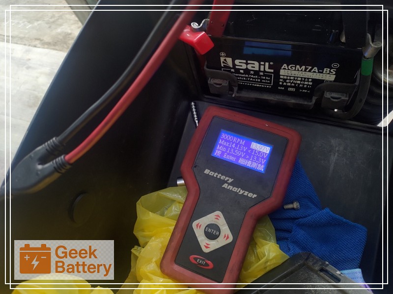 KYMCO Like 125  3000 RPM 回充測試 13.97V 正常