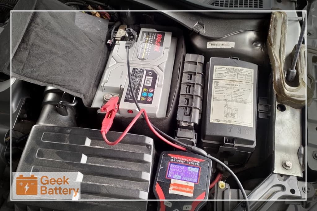 Skoda Superb TDI 更換新電瓶後發電機 3000 RPM 回充測試，實測 14.19V
