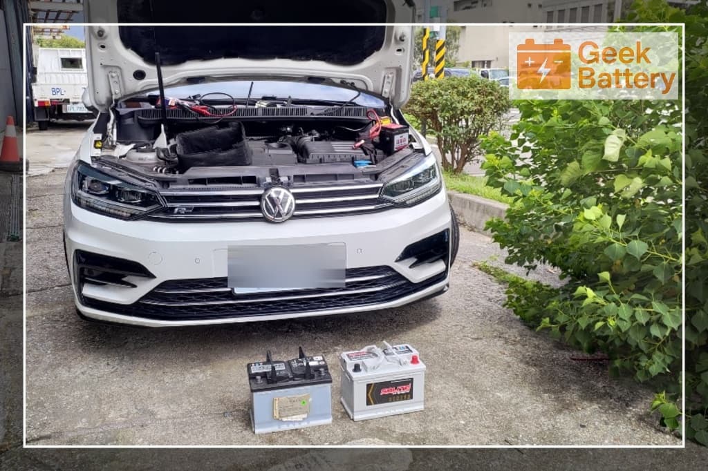 VW Touran 330 TDI 電瓶更換，原車舊 VARTA EFB+ 與全新 SOLITE LN3 AGM 電瓶對照